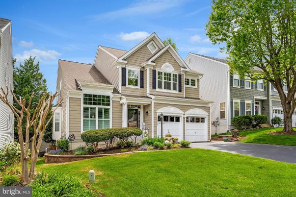 Attached, Exterior, Facade, Farmhouse