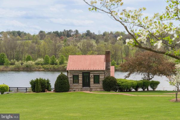 Exterior, Lake