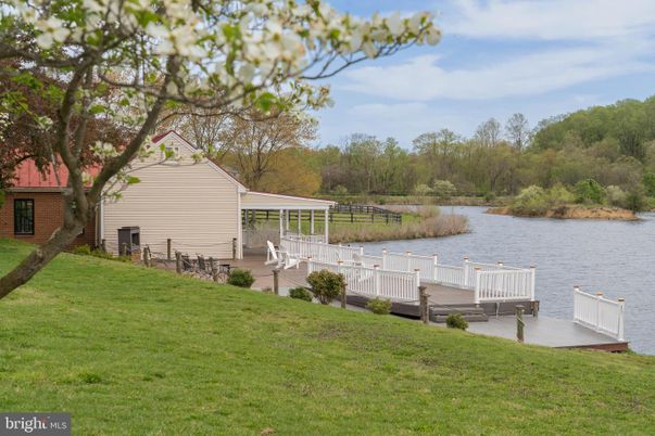 Exterior, Lake