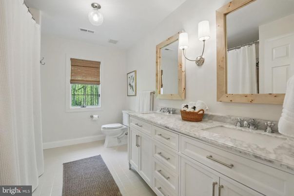 Bathroom, Dual Sink Vanities, Interior