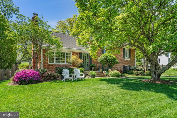 Backyard, Exterior, Facade, Brick Facade, Cape Cod
