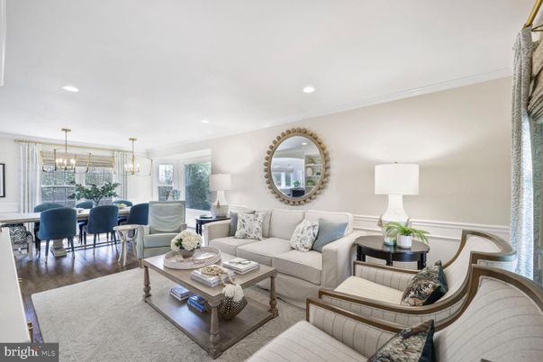 Dining room, Interior, Living room, Pendant Lights, Recessed Lighting, Wood Texture Flooring