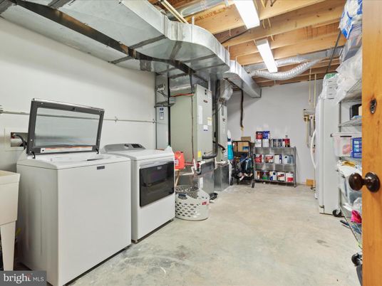 Interior, Washer, Wooden Beams