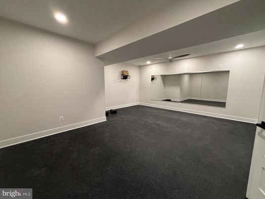 Empty room, Interior, Recessed Lighting