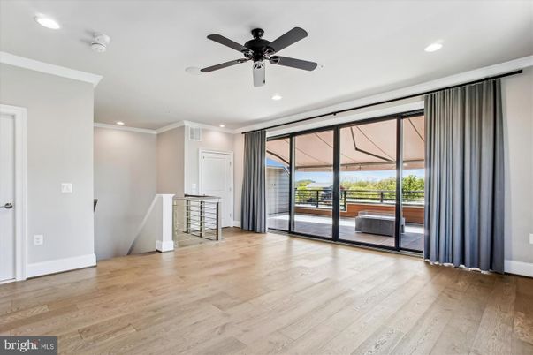 Empty room, Interior, Recessed Lighting, Water, Wood Texture Flooring