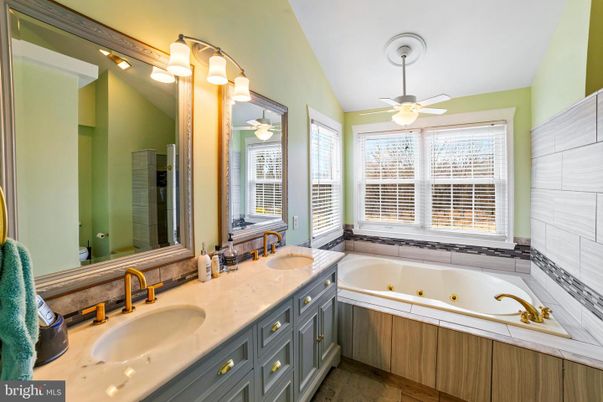 Bathroom, Dual Sink Vanities, Interior