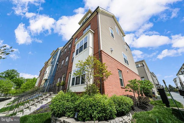 Exterior, Facade, Brick Facade, Rowhouse