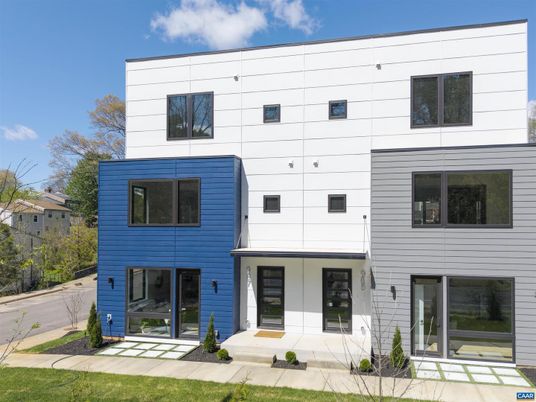 Exterior, Facade, Rowhouse
