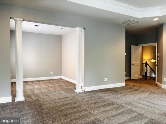 Empty room, Interior, Recessed Lighting