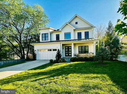 Attached, Exterior, Facade, Farmhouse