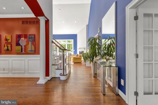 Interior, Recessed Lighting, Water, Wood Texture Flooring