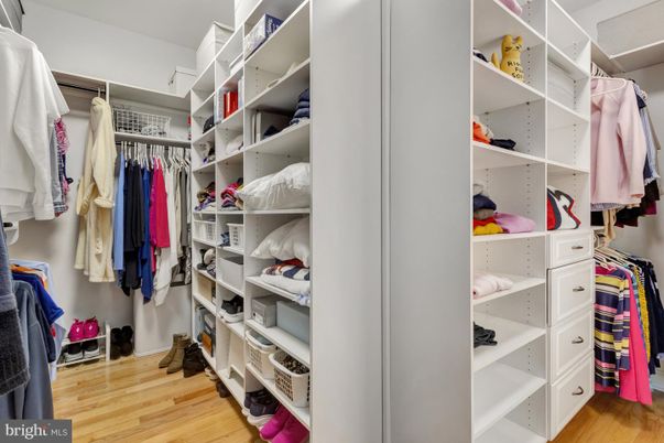 Interior, Walk-in Closets, Wood Texture Flooring