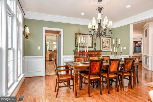 Chandelier, Dining room, Interior, Recessed Lighting, Wood Texture Flooring