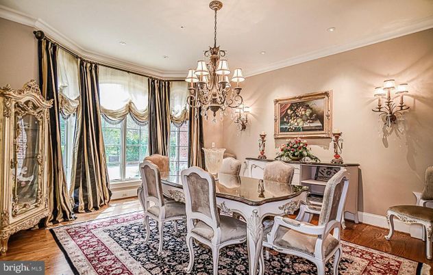 Chandelier, Dining room, Interior, Recessed Lighting, Wood Texture Flooring
