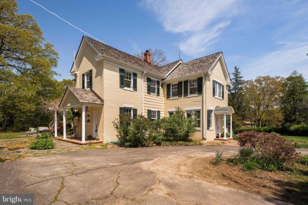 Exterior, Facade, Queen Anne Victorian