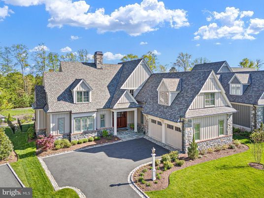 Attached, Exterior, Facade, Cape Cod