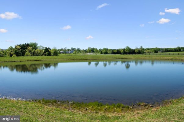 Exterior, Lake