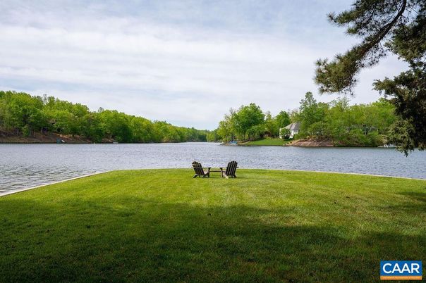 Exterior, Lake