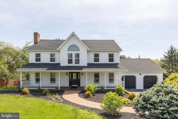 Attached, Exterior, Facade, Farmhouse