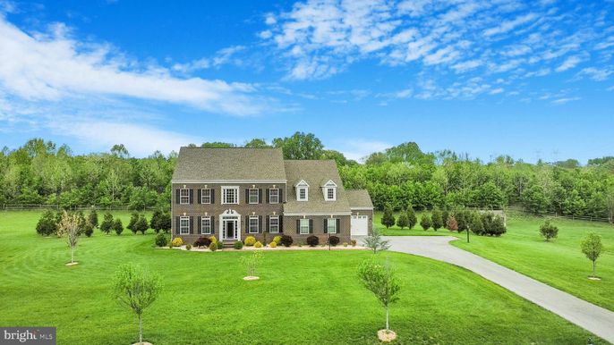 Backyard, Exterior, Facade, French Provincial