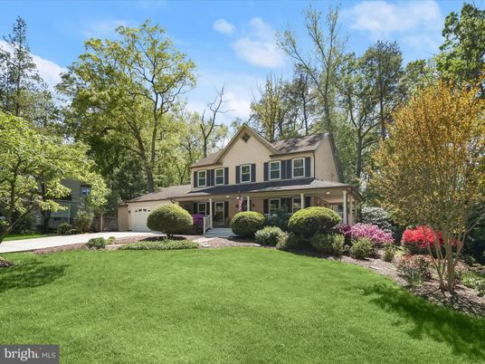 Attached, Backyard, Exterior, Facade, Queen Anne Victorian