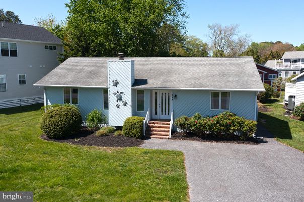 Exterior, Facade, Cape Cod