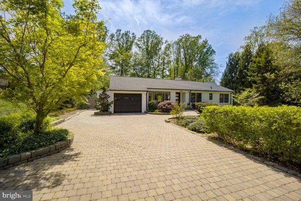 Attached, Exterior, Facade, Cape Cod