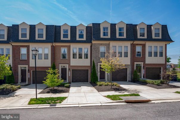 Attached, Exterior, Facade, Brick Facade, Rowhouse