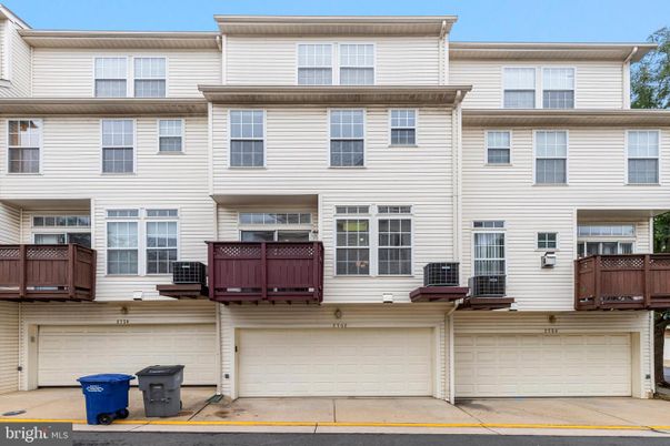Attached, Exterior, Facade, Rowhouse