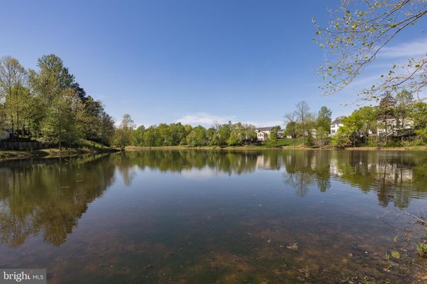 Exterior, Lake