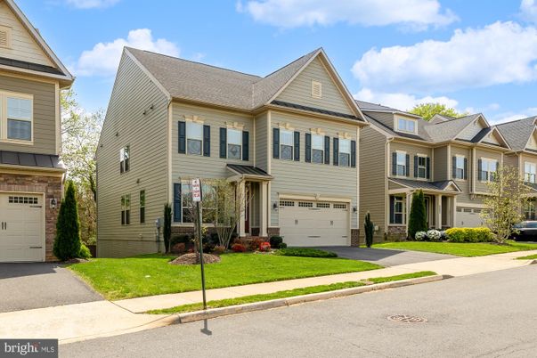 Attached, Exterior, Facade, Rowhouse