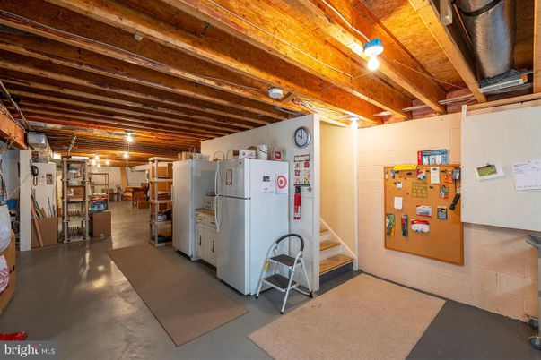 Interior, Washer, Wooden Beams
