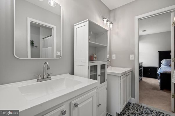 Bathroom, Bedroom, Dual Sink Vanities, Interior