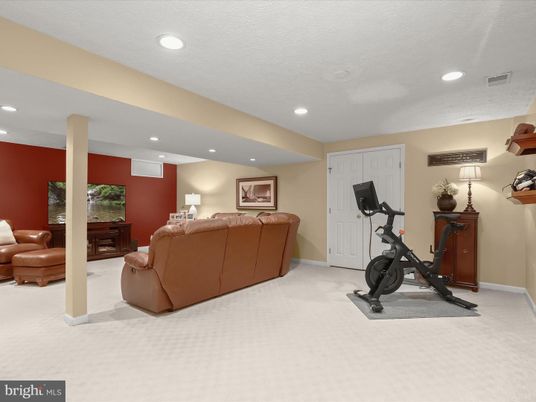 Fitness Equipment, Interior, Living room, Recessed Lighting