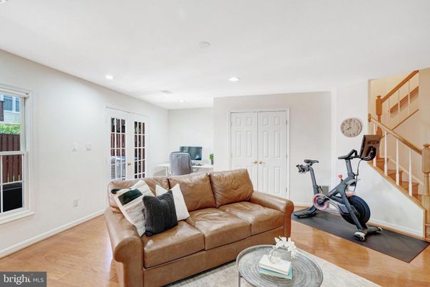 Fitness Equipment, Interior, Living room, Recessed Lighting, Wood Texture Flooring