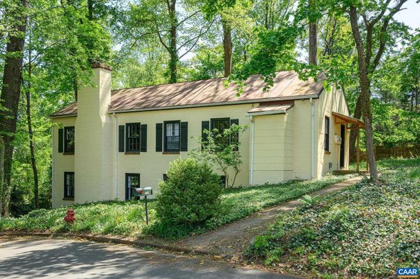 Exterior, Facade, Ranch