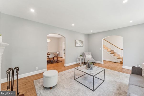 Dining room, Fireplace, Interior, Recessed Lighting, Wood Texture Flooring