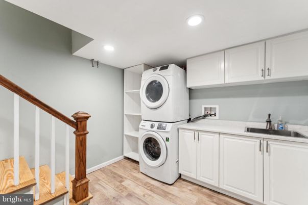 Interior, Recessed Lighting, Washer, Wood Texture Flooring