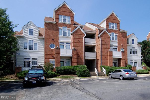 Exterior, Facade, Brick Facade, Rowhouse