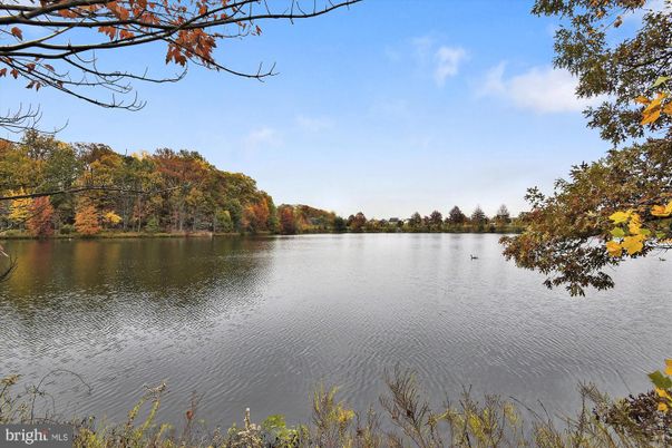 Exterior, Lake