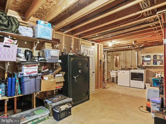 Interior, Washer, Wooden Beams
