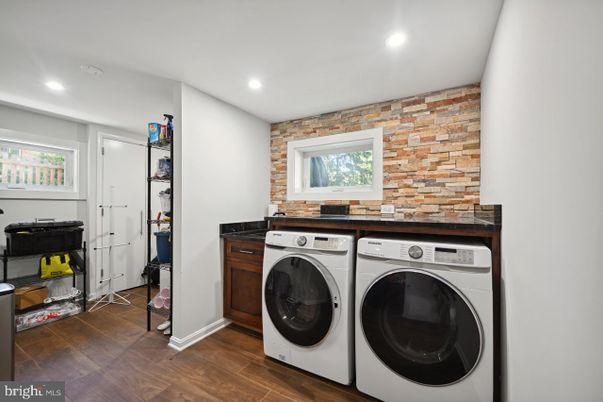 Interior, Recessed Lighting, Stone Walls, Washer, Wood Texture Flooring