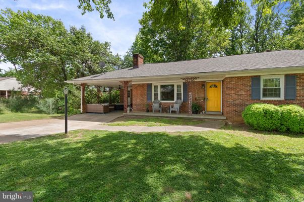Backyard, Exterior, Facade, Brick Facade, Ranch