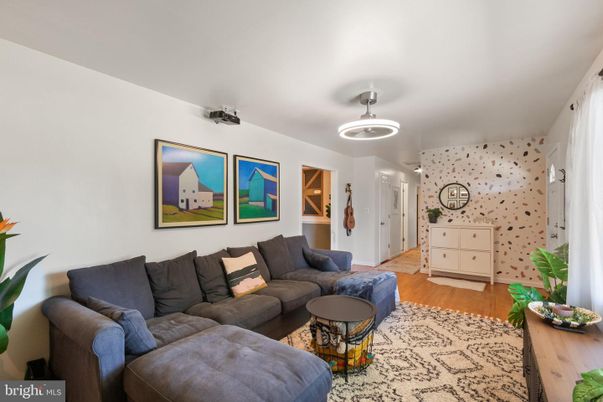Interior, Living room, Pendant Lights, Wood Texture Flooring