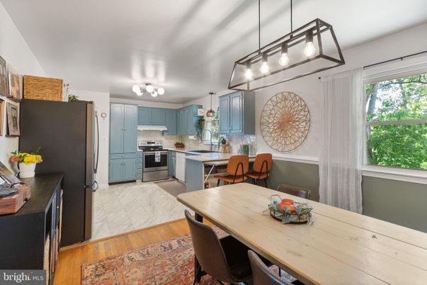 Dining room, Interior, Kitchen, Pendant Lights, Stainless Steel Appliances, Wood Texture Flooring