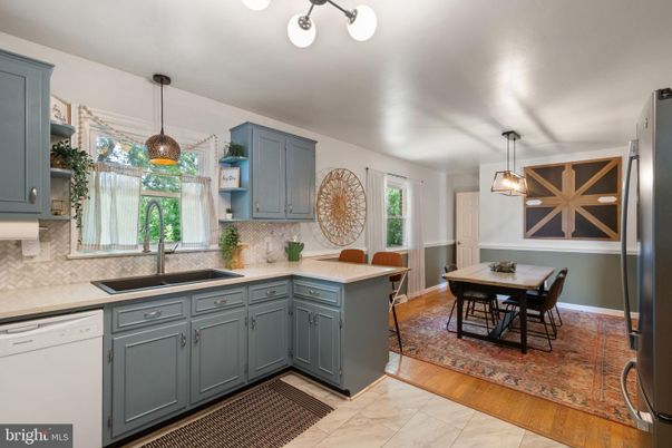 Dining room, Interior, Kitchen, Pendant Lights, Wood Texture Flooring