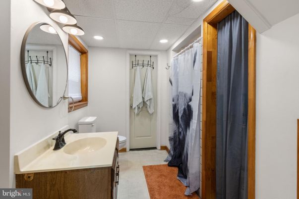 Bathroom, Interior, Recessed Lighting