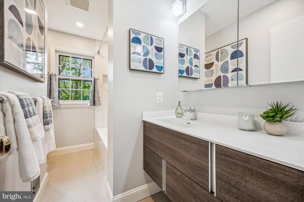 Bathroom, Interior, Pendant Lights, Recessed Lighting, Wood Texture Flooring