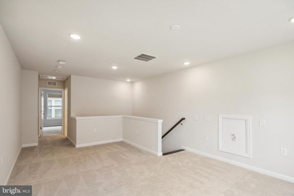 Empty room, Interior, Recessed Lighting