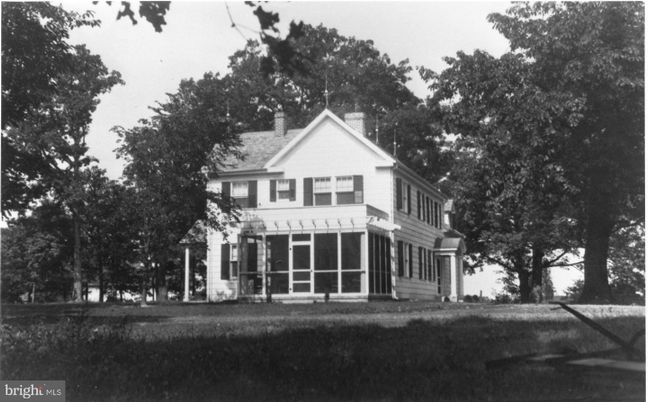 Backyard, Exterior, Facade, Farmhouse